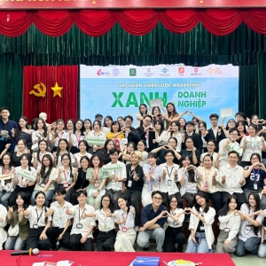 phuc-an-dong-hanh-cung-sinh-vien-dai-hoc-cong-nghiep-tphcm-tai-chuong-trinh-tap-huan-chien-luoc-marketing-xanh-cua-doanh-nghiep